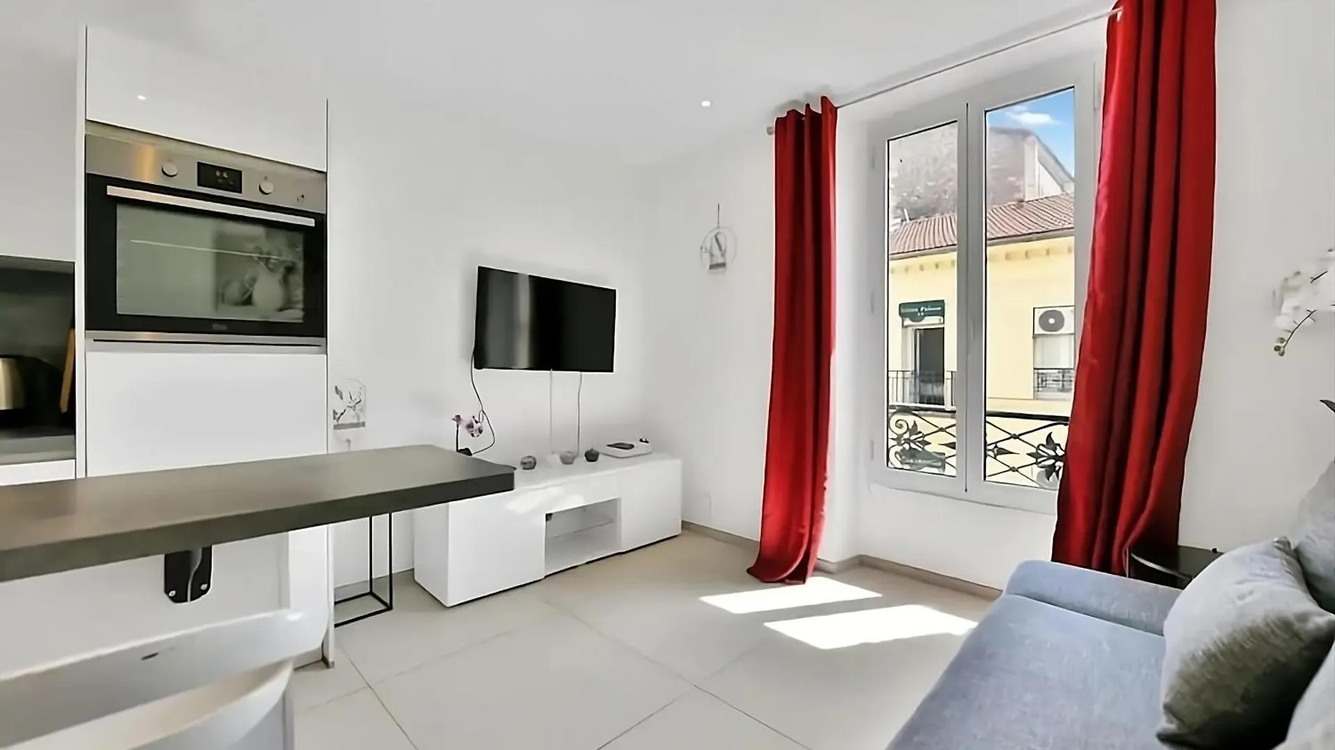 הקונטקטים של Nice 2 Rooms In The Heart Of Cannes